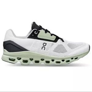 On Running Shoes - Cloudstratus 3.0